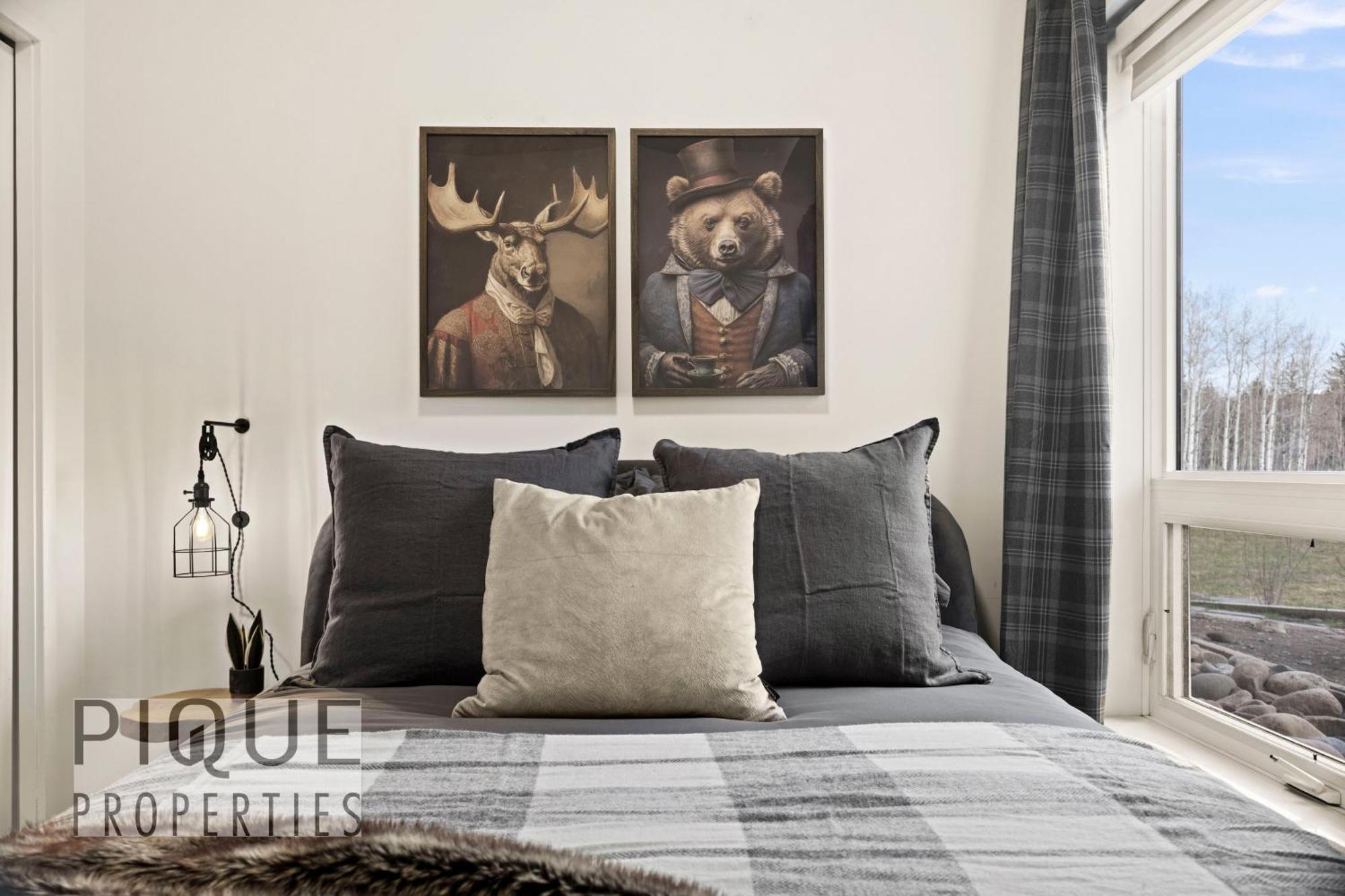 Mountain Haven Retreat, Pool & Hot Tub, Ug Parking, Fitness Centre, Wifi!
