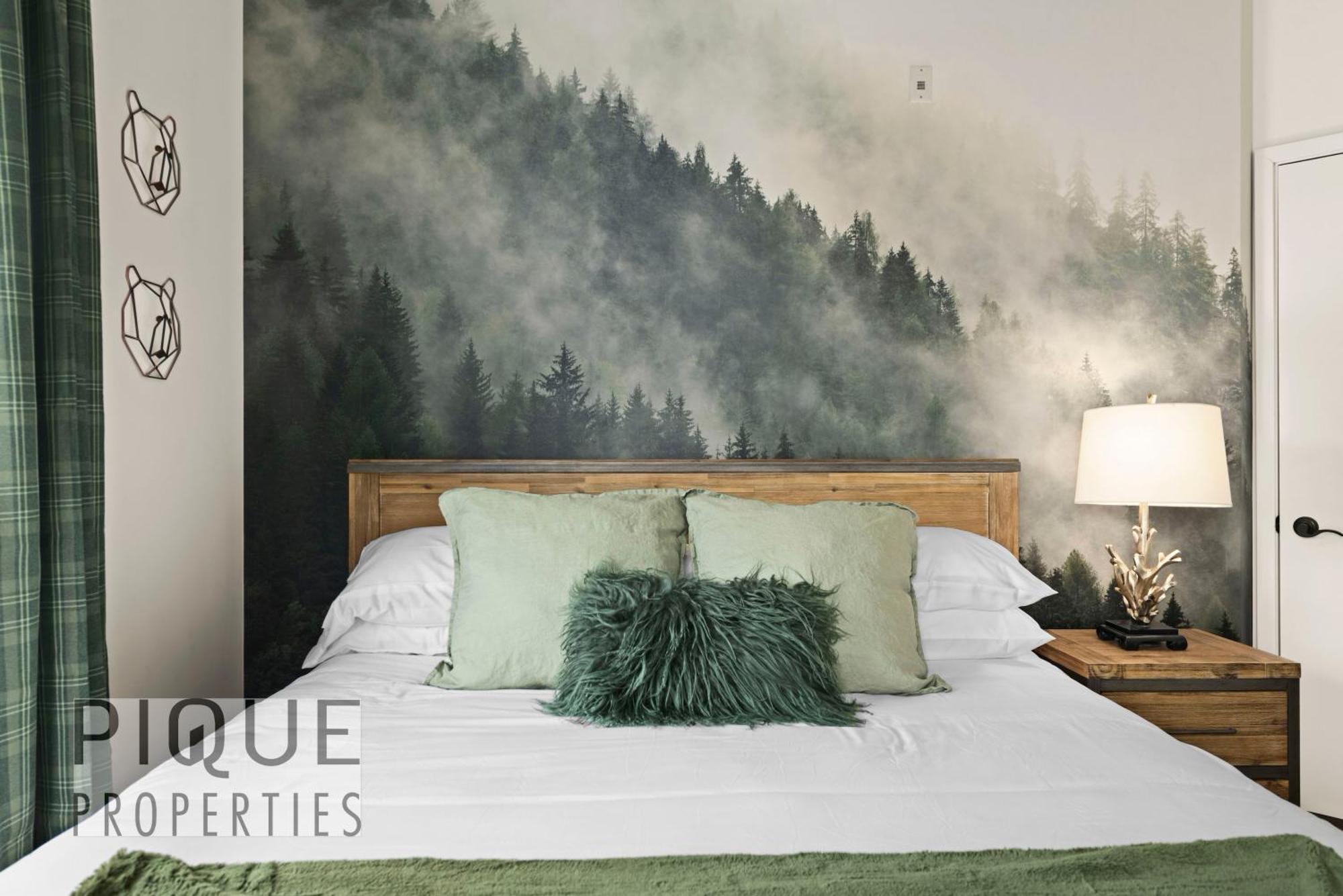 Mountain Haven Retreat, Pool & Hot Tub, Ug Parking, Fitness Centre, Wifi! Canmore