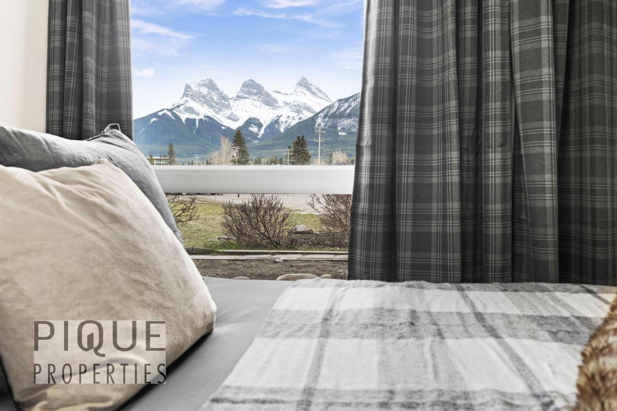 Apartment Mountain Haven Retreat, Pool & Hot Tub, Ug Parking, Fitness Centre, Wifi!