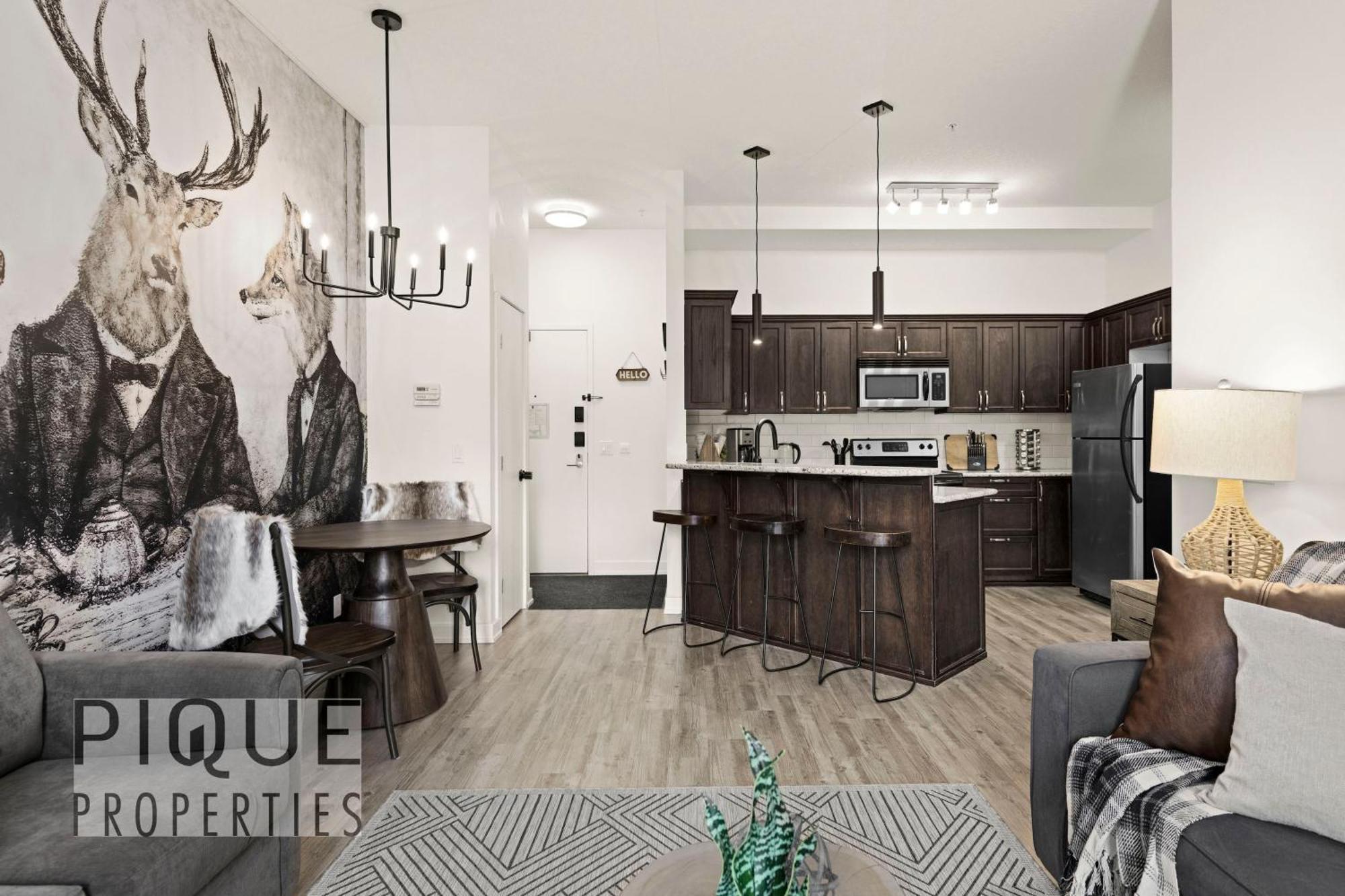 Apartment Mountain Haven Retreat, Pool & Hot Tub, Ug Parking, Fitness Centre, Wifi!