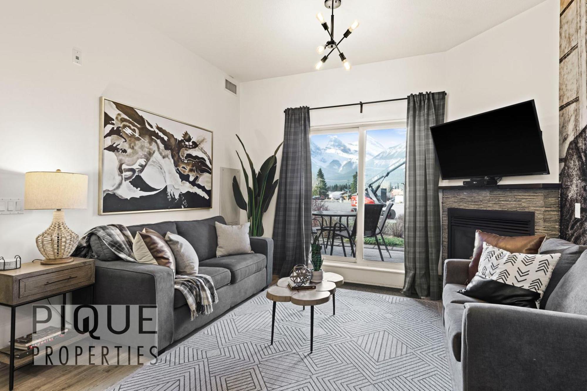 Mountain Haven Retreat, Pool & Hot Tub, Ug Parking, Fitness Centre, Wifi! Apartment *