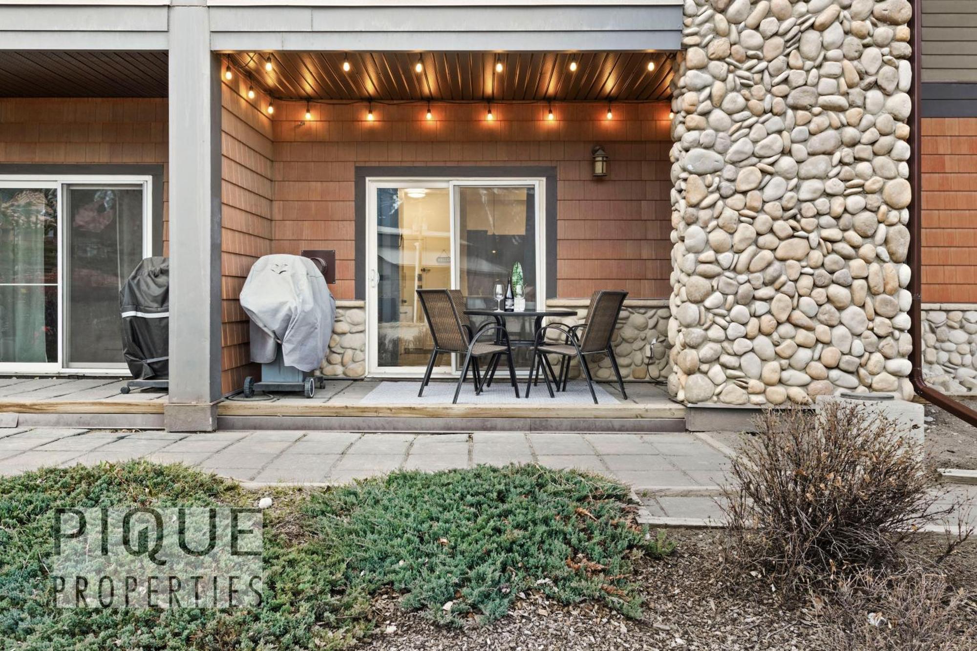 Mountain Haven Retreat, Pool & Hot Tub, Ug Parking, Fitness Centre, Wifi! Canmore